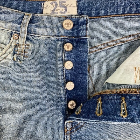 Free People Loose Cannon Denim Shorts Distressed Raw Hem Button Fly Size‎ 25 - Picture 4 of 9